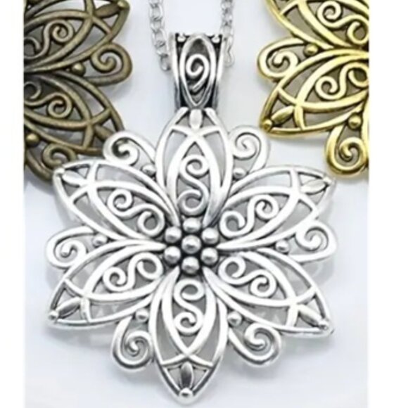 Long Vintage Intricate Floral Design Silver Electro-Plated Pendant and Necklace - Picture 2 of 4